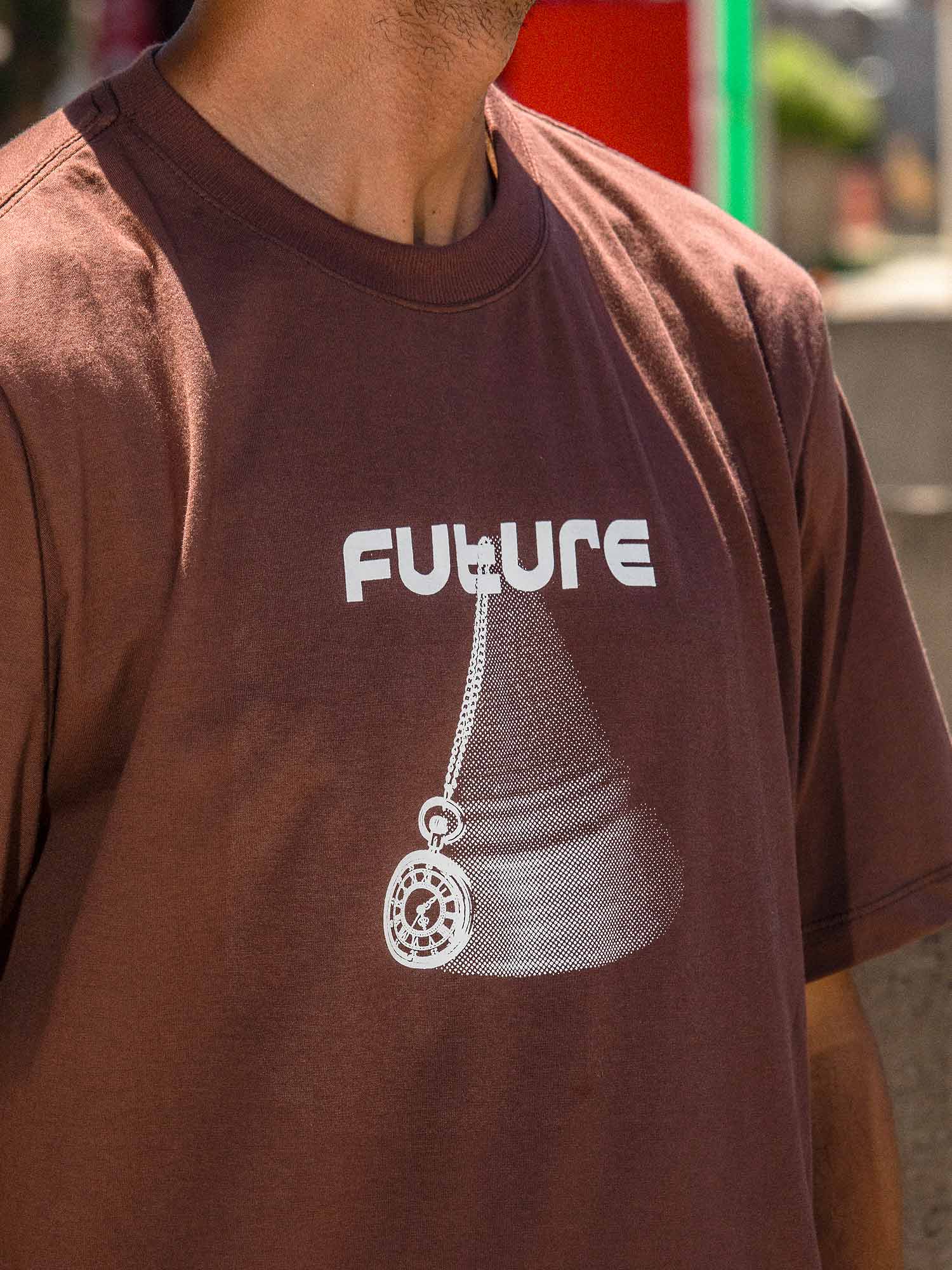 Camiseta-Future-Master-Plan-Marrom-Lifestyle-Close