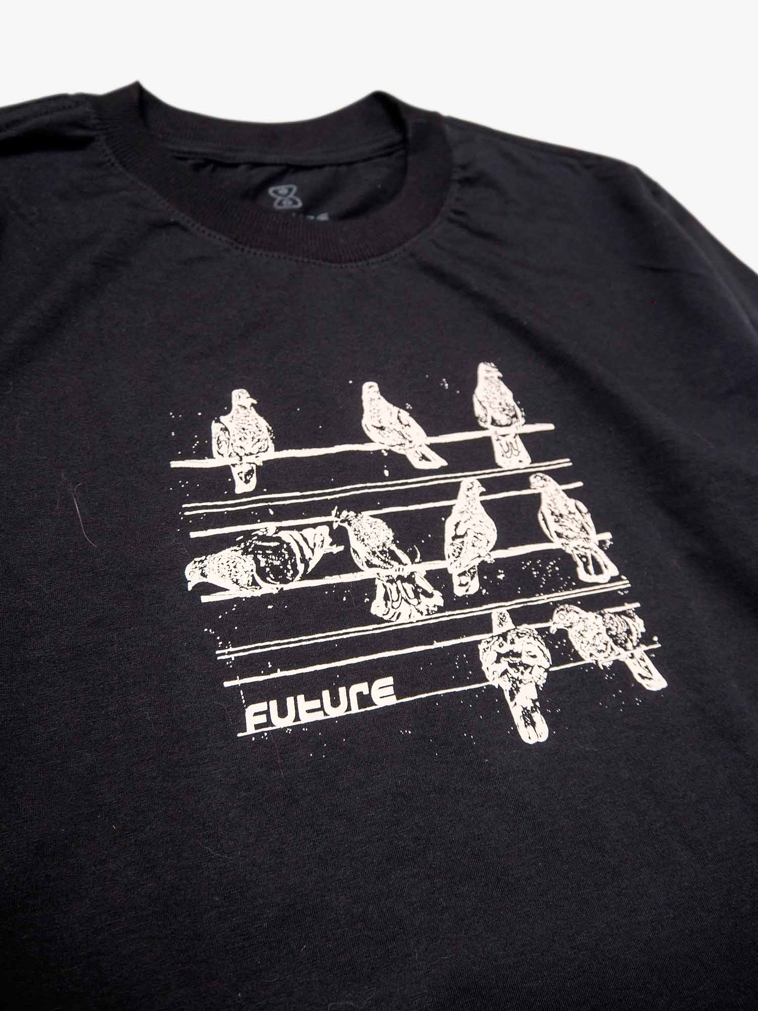 Camiseta-Future-Pigeons-Preta-Close