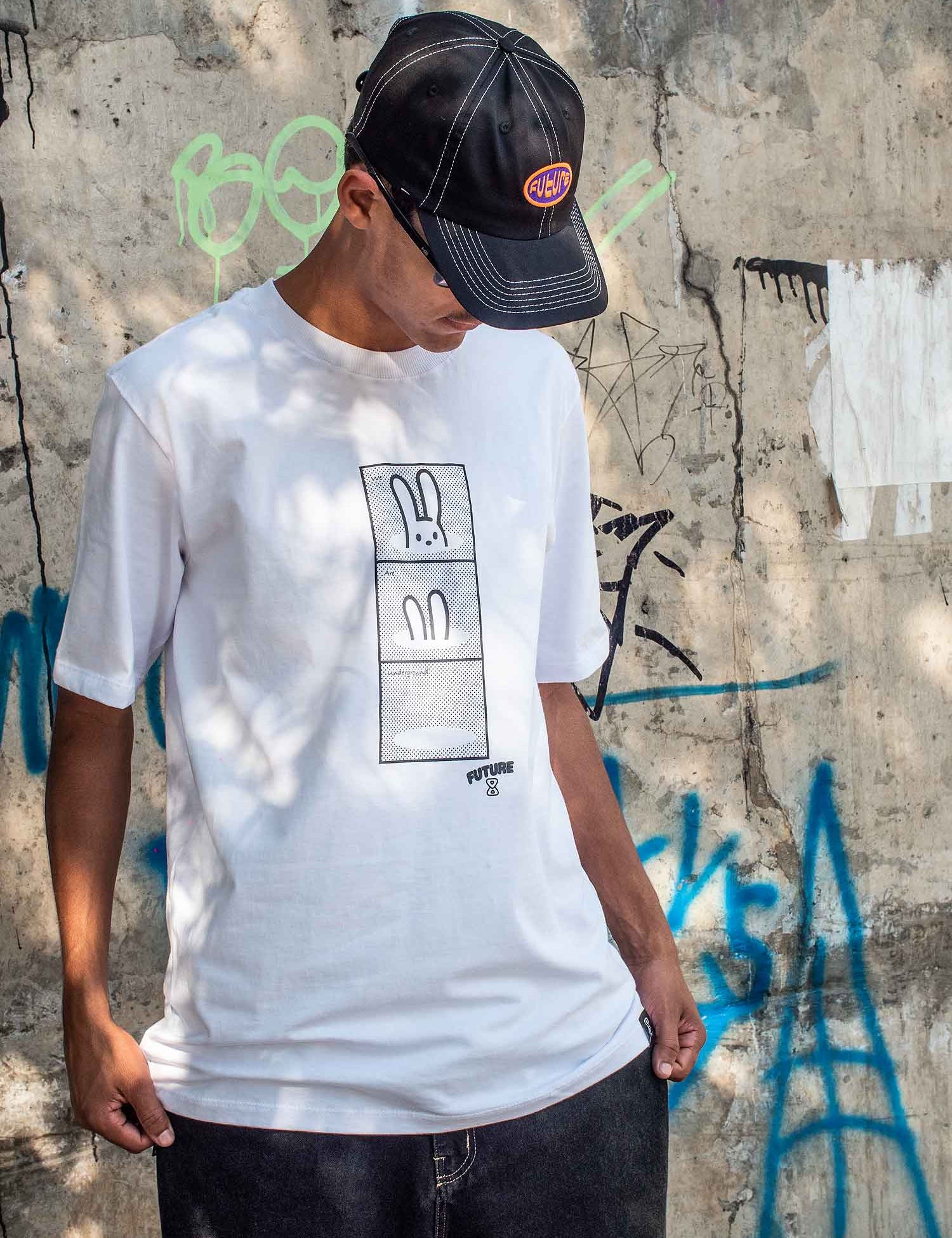 Camiseta-Future-Underground-Branca-Frente-Ambiente