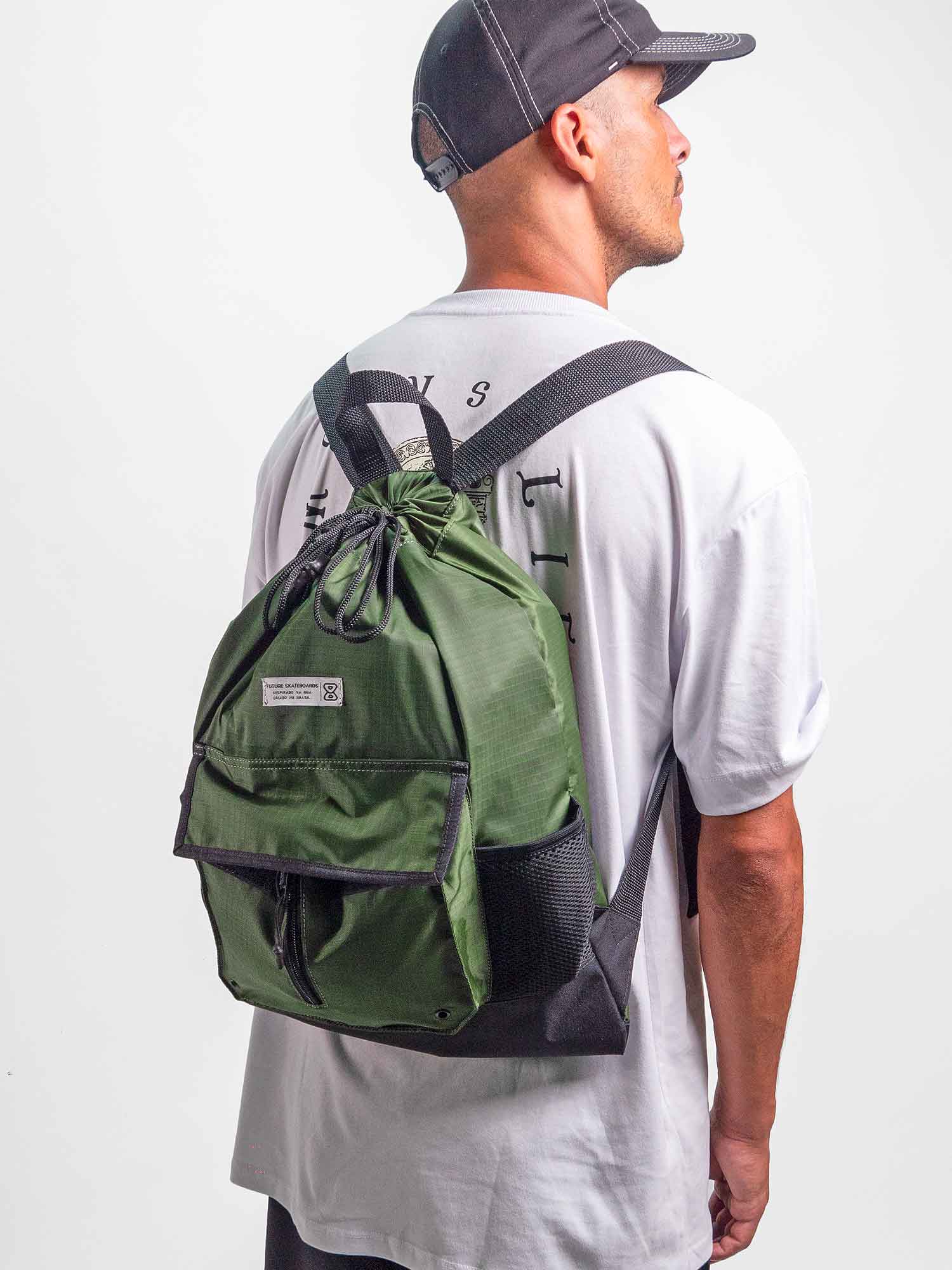 Mochila-Future-Flow-Verde-Modelo